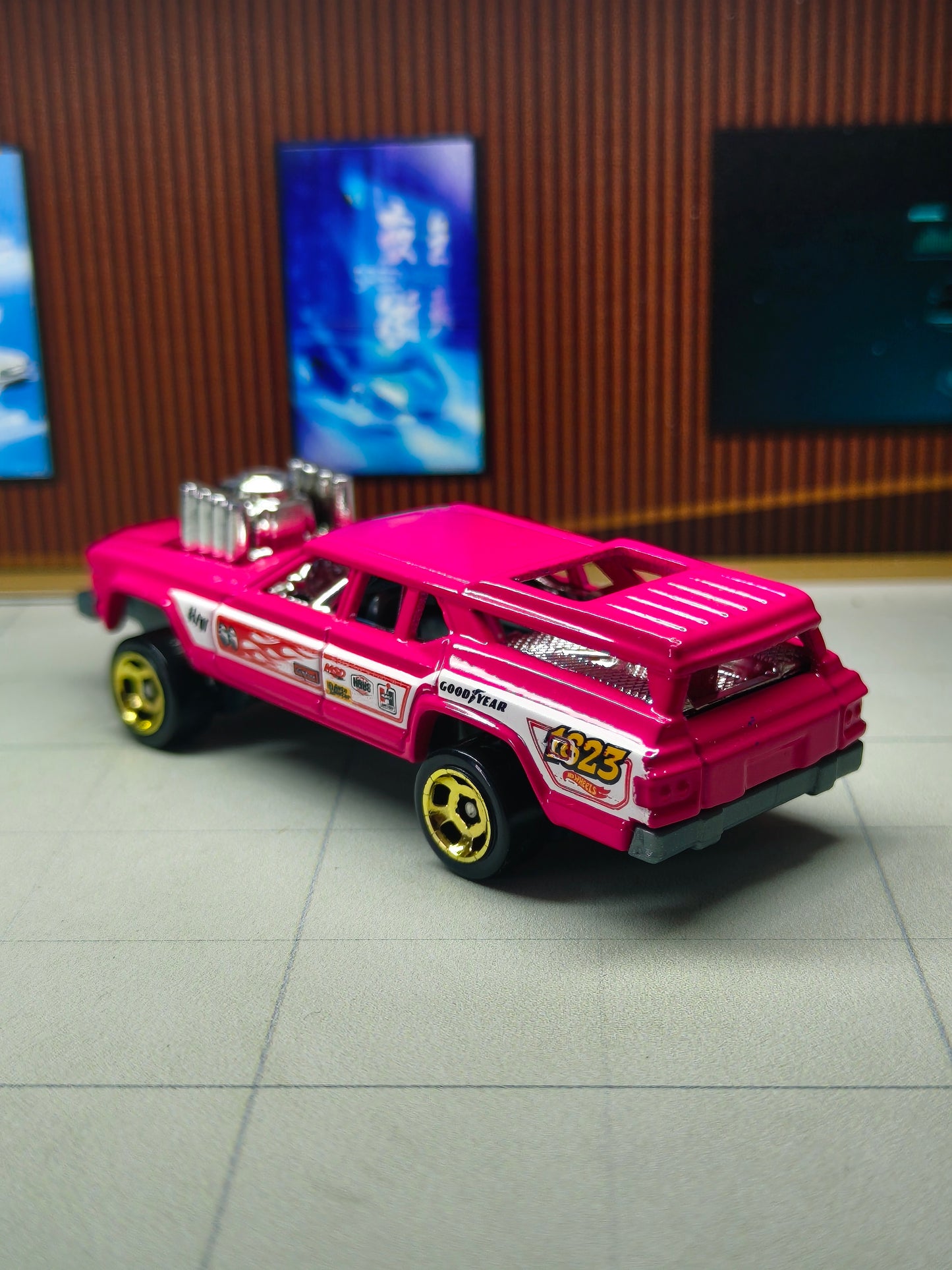 Hot wheels Cruise Bruiser