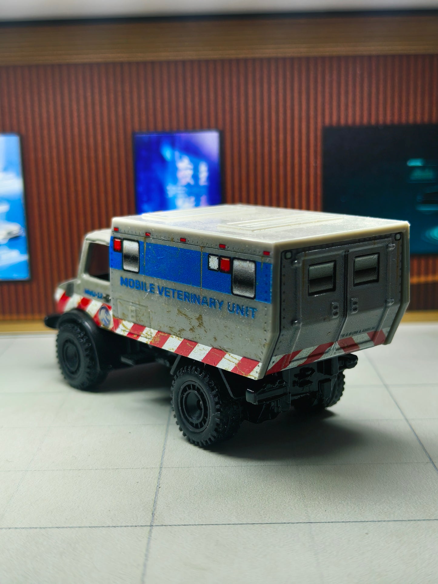Hot wheels Premium Mercedes-Benz Unimog U 1300 E