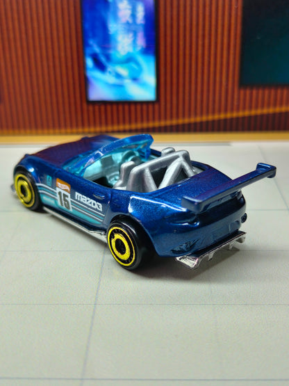 Hot Wheels '15 Mazda MX-5 Miata