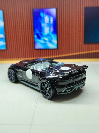 Hot wheels '15 Jaguar F-Type Project 7