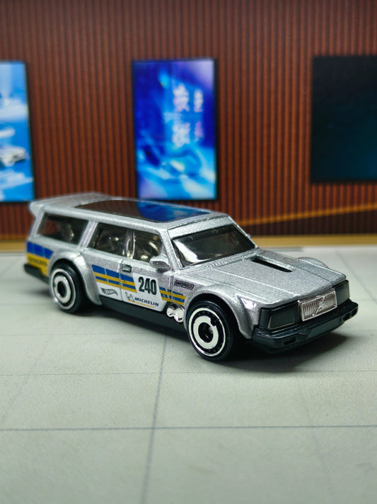 Hot wheels Volvo 240 Drift Wagon/Bolide De Dérapag