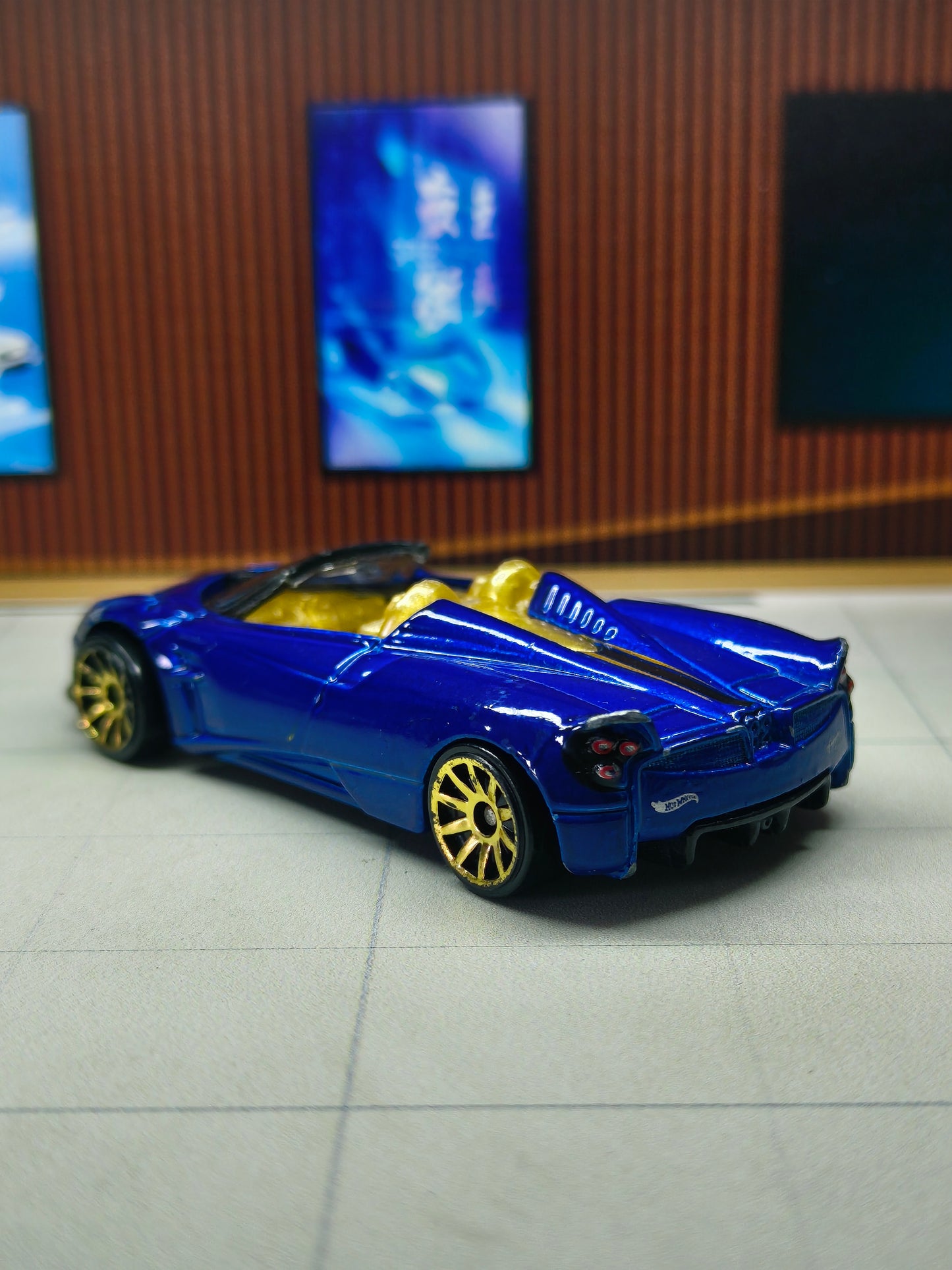 Hot wheels '17 Pagani Huayra Roadster