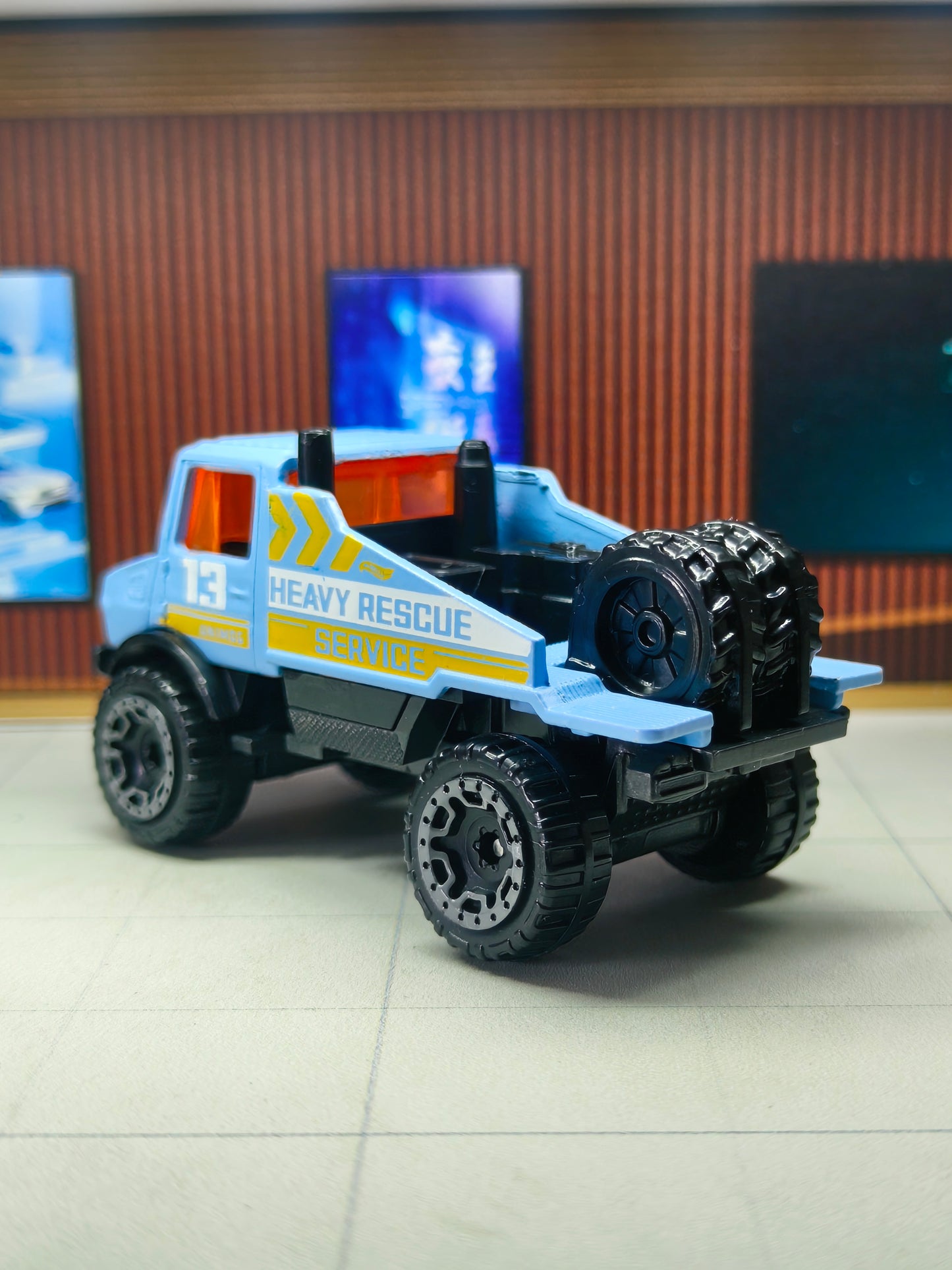 Hot Wheels Mercedes-Benz Unimog 1300L