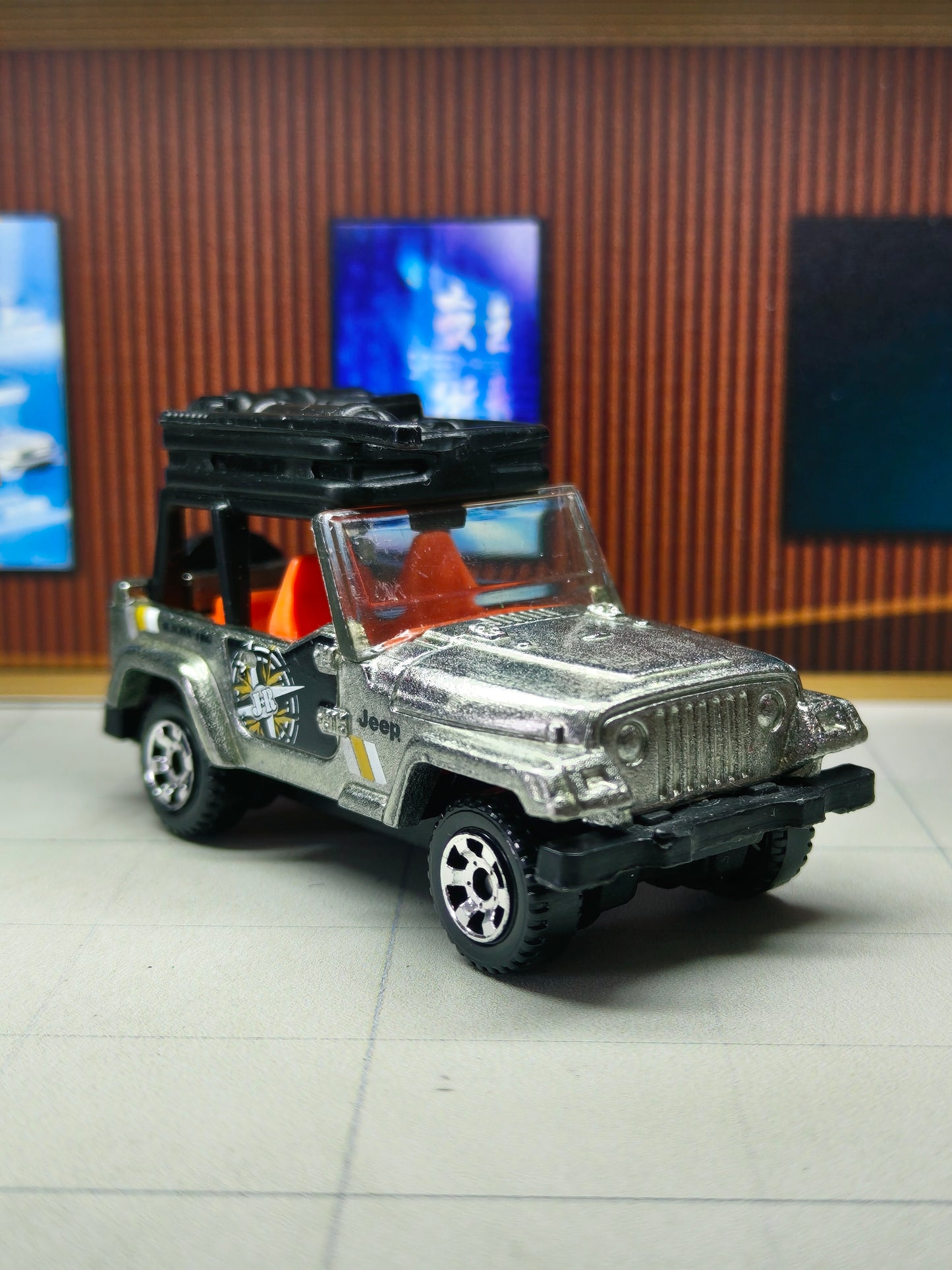 Matchbox de 2014 '98 Jeep Wrangler Plata