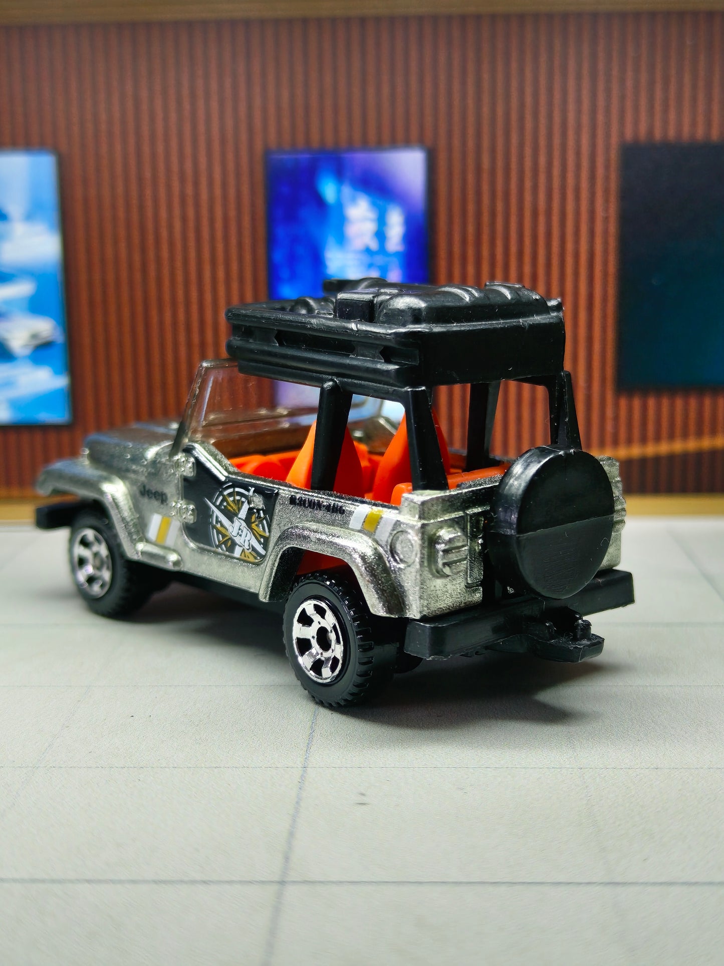 Matchbox de 2014 '98 Jeep Wrangler Plata