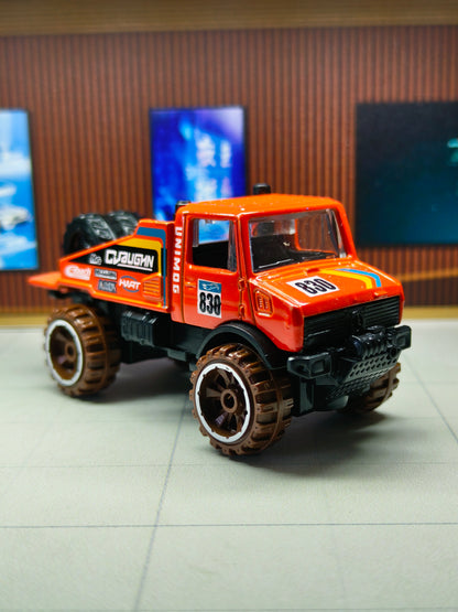 Hot Wheels Mercedes-Benz Unimog 1300L