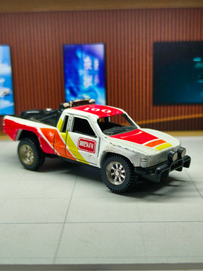 Maisto Toyota SR5