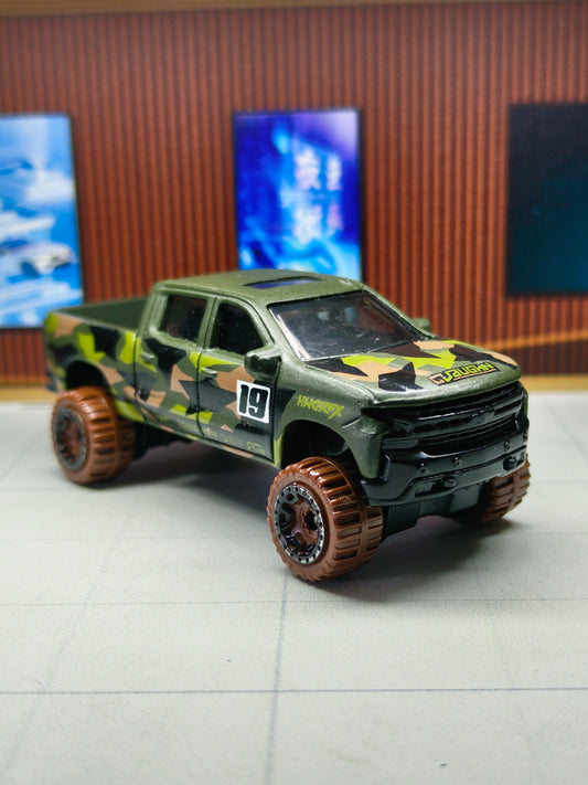 Hot wheels '19 Chevy Silverado Trail Boss LT