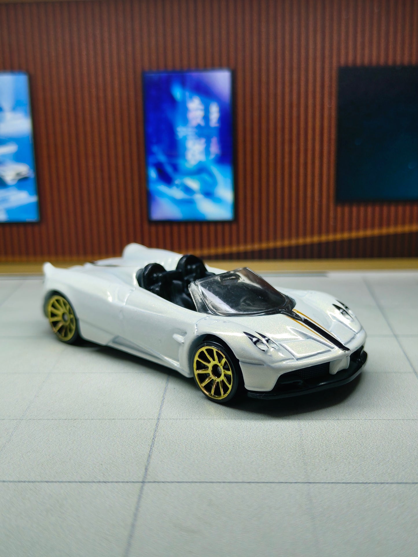Hot wheels '17 Pagani Huayra Roadster