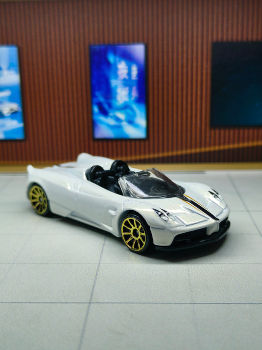 Hot wheels '17 Pagani Huayra Roadster