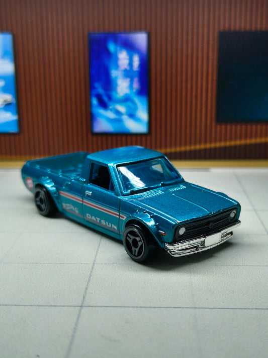 Hot wheels 1975 Datsun Sunny Truck (B120)