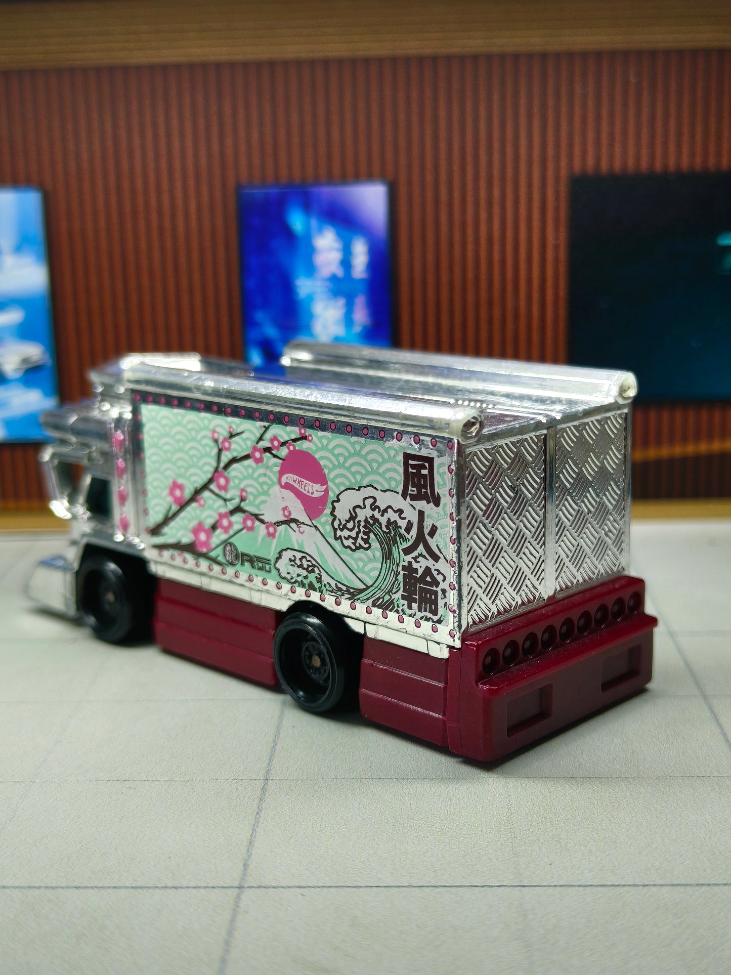 Hot wheels Raijin Express