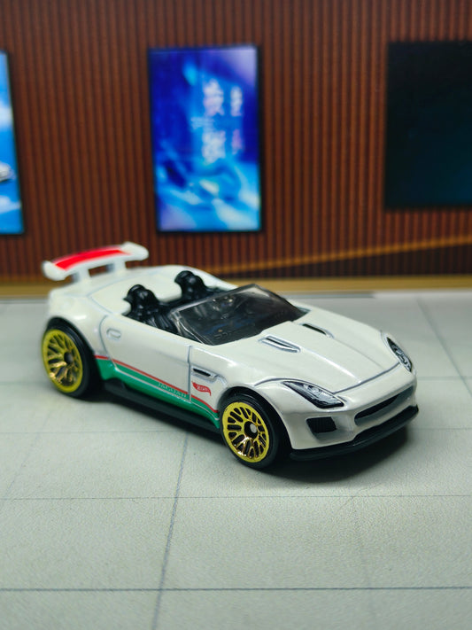 Hot wheels '15 Jaguar F-Type Project 7