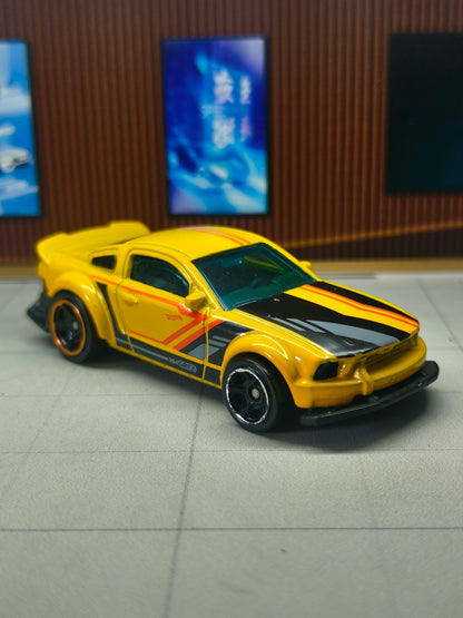 Hot wheels 2005 Ford Mustang