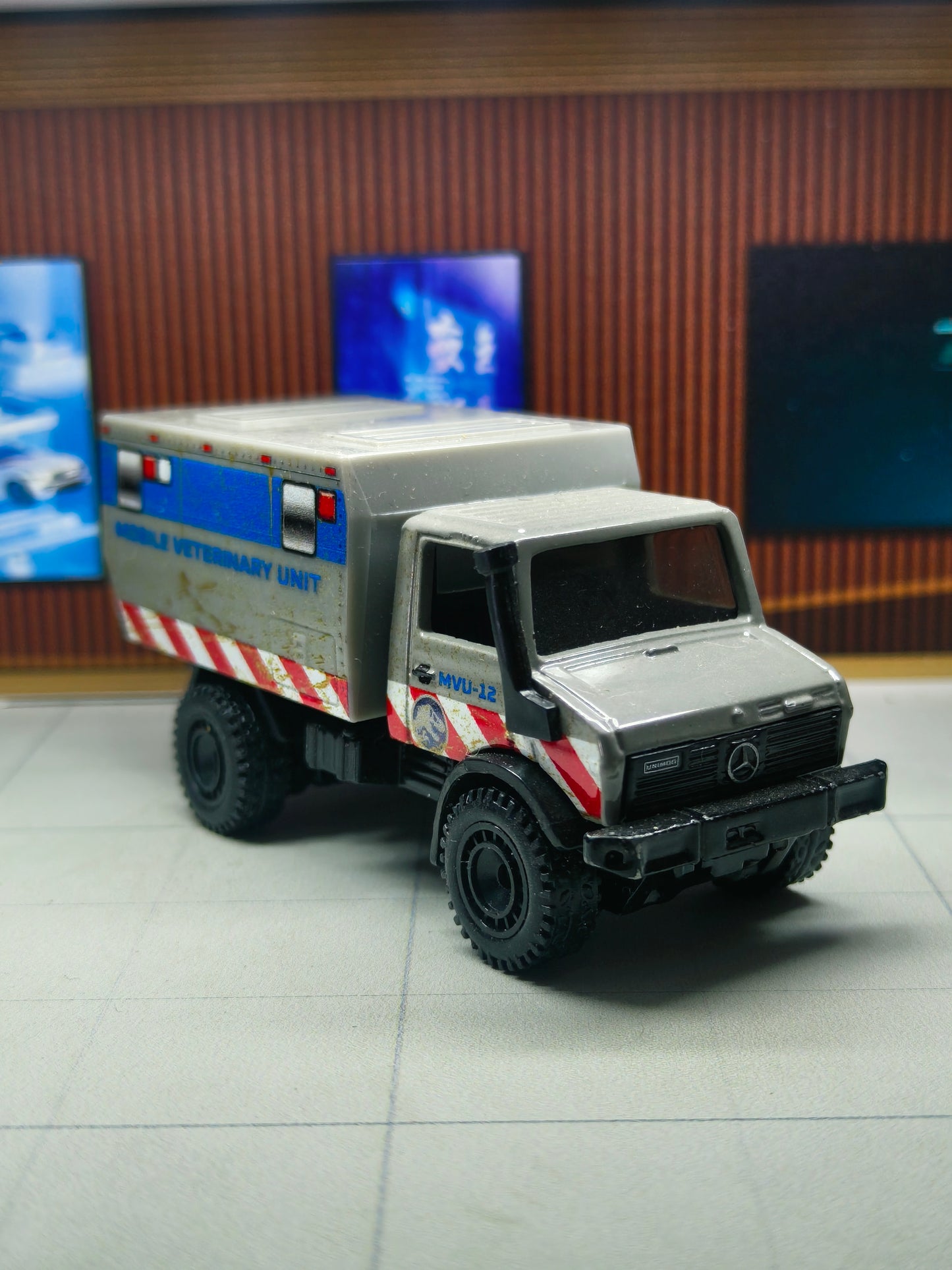 Hot wheels Premium Mercedes-Benz Unimog U 1300 E