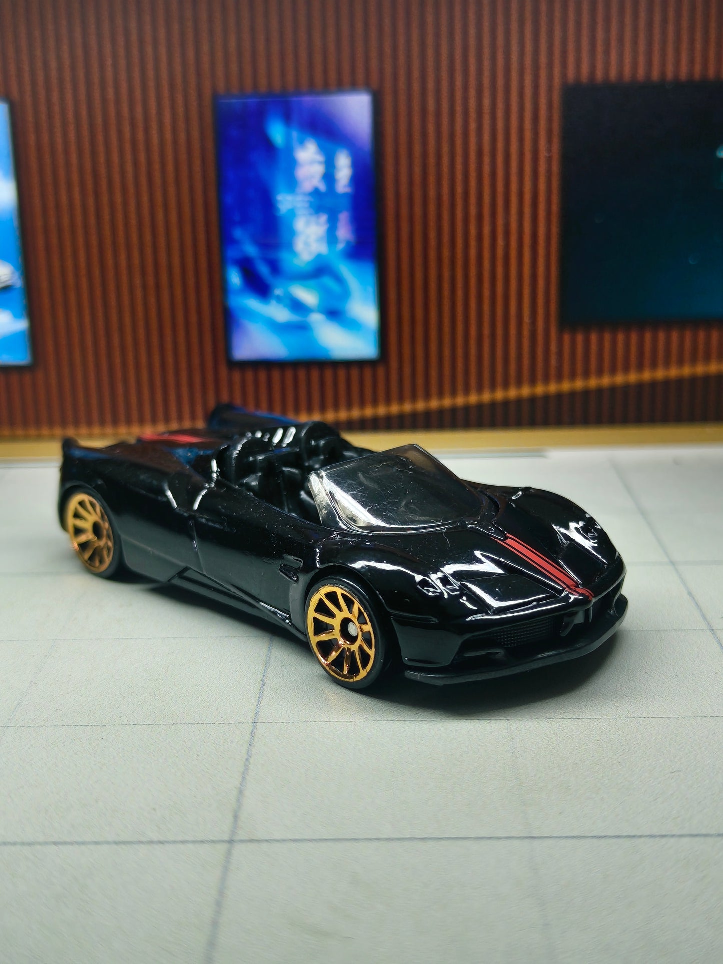 Hot wheels '17 Pagani Huayra Roadster