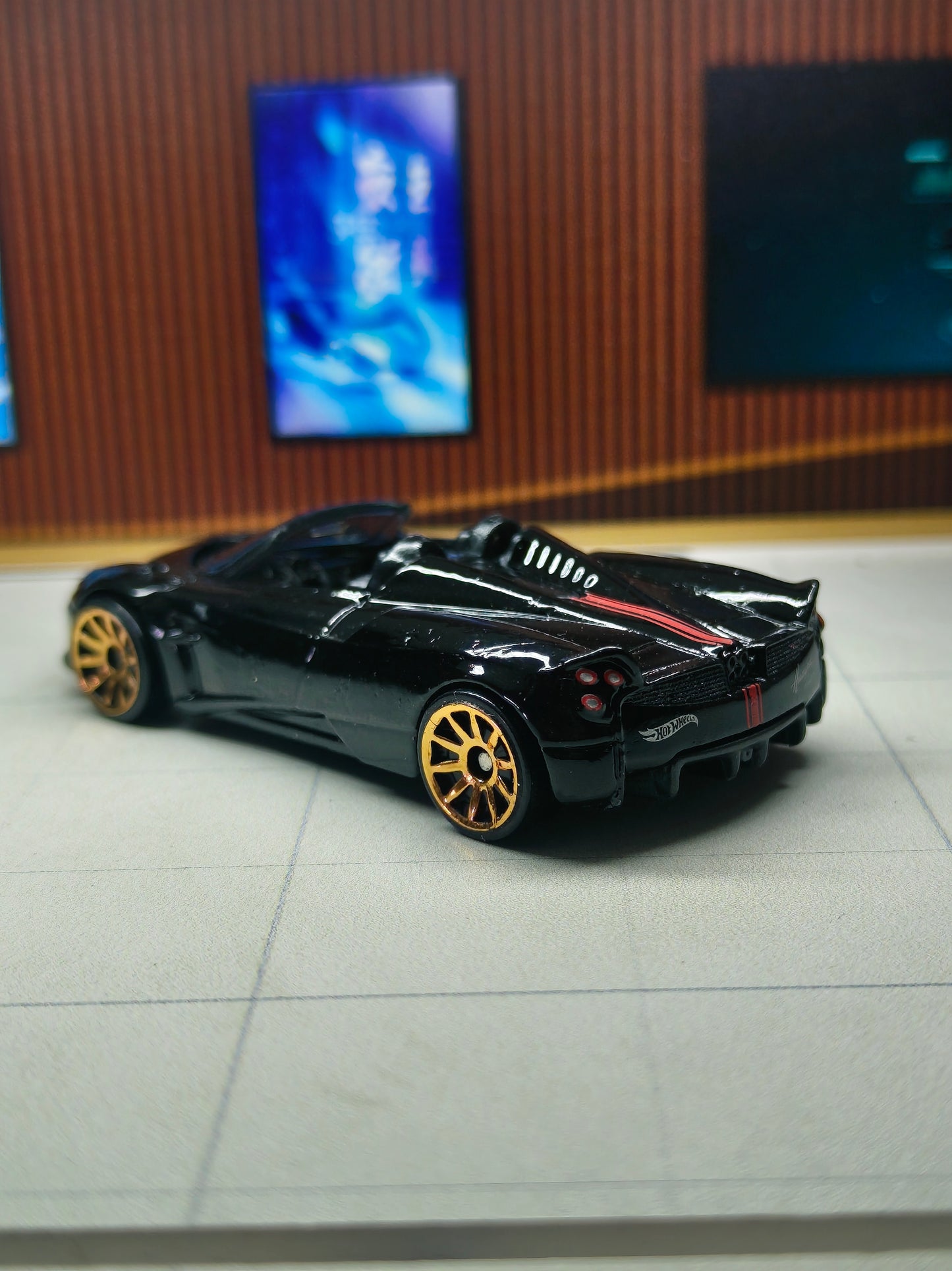 Hot wheels '17 Pagani Huayra Roadster