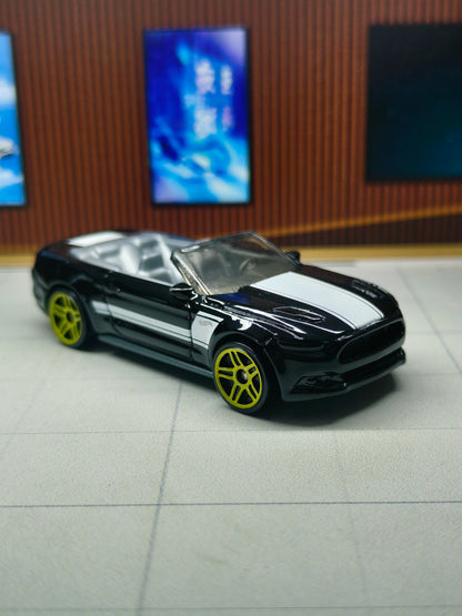 Hot wheels 2015 Ford Mustang GT Convertible