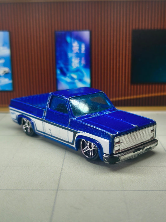 Hot wheels '83 Chevy Silverado